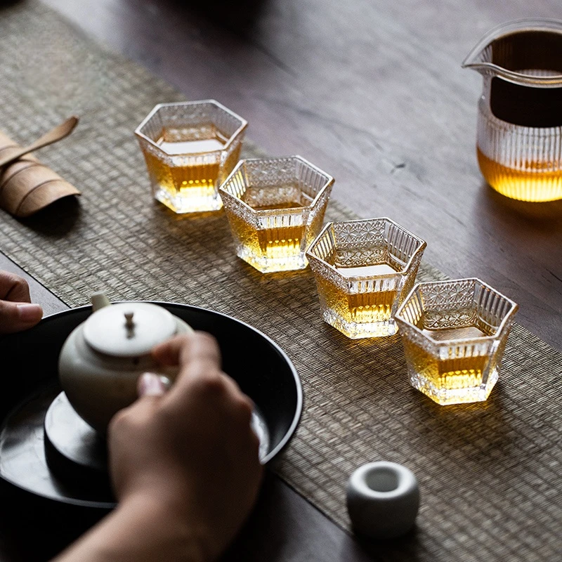 Japoński Antyczne Sześciokątne Rzeźbione Szkło Whisky Mała Filiżanka Filiżanka Do Kawy Hotel Niebieska Butelka Gwiazdy Inspiracje