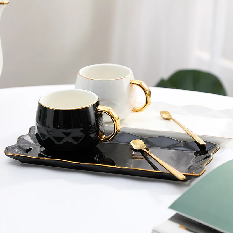 Kreatywny europejski ceramiczny zestaw kawowy z złoty malowane, Prosta strona popołudniowa herbata kubek z łyżeczką w prezencie