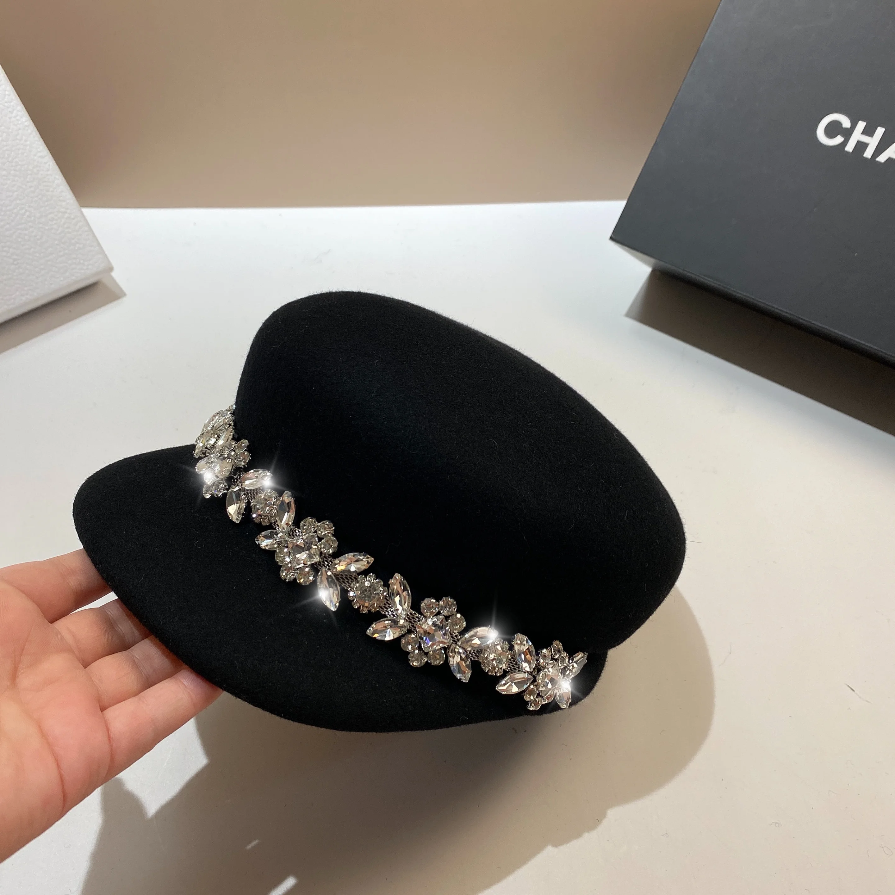 Paryska moda ciężka wełniana czapka z kryształkami, jesienno-zimowa damska czapka z Kryształkami, meble wełniana czapka dziennikarza